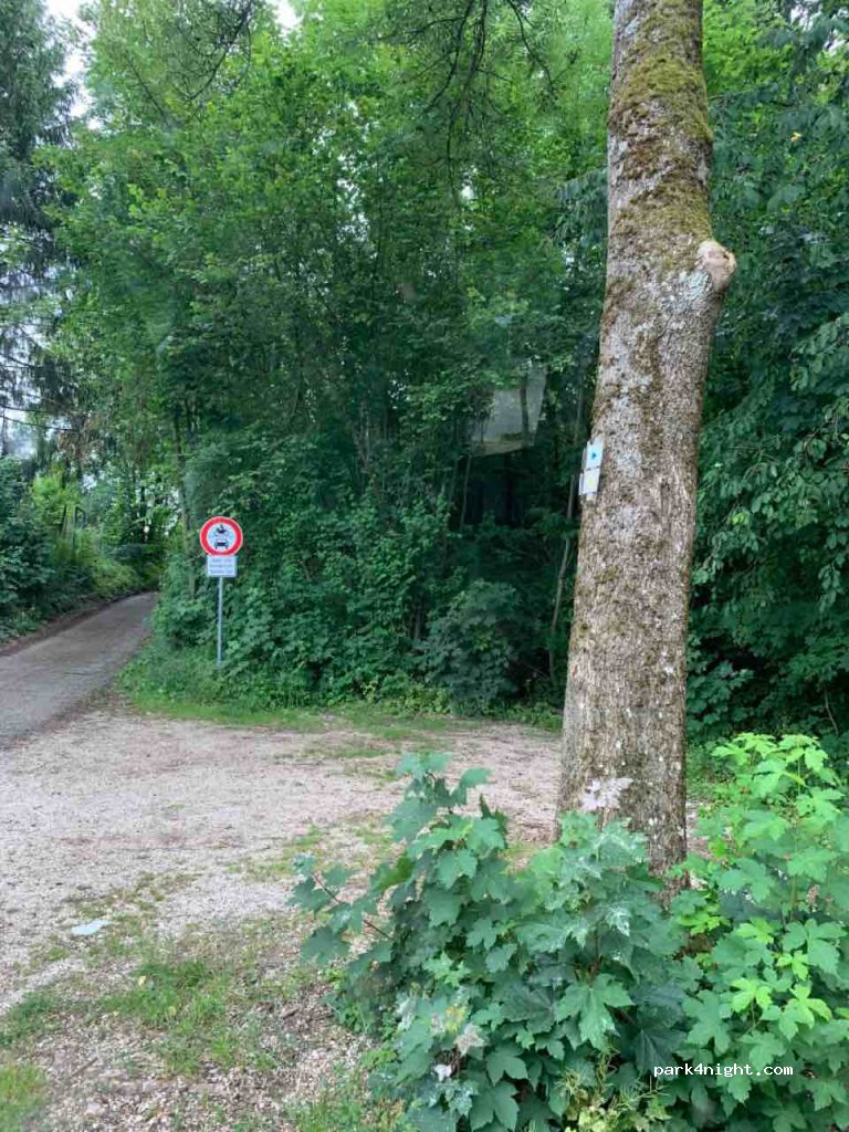 (72555) Metzingen - Neuffener Straße — foto
