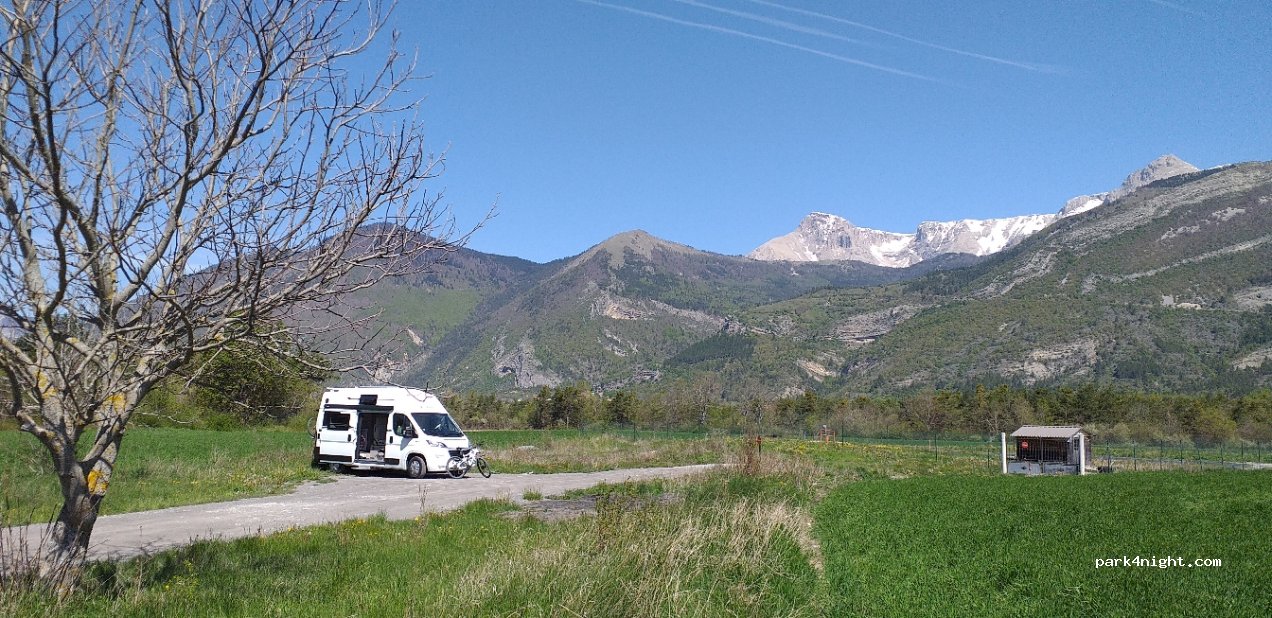 (05400) Manteyer - Unnamed Road — foto