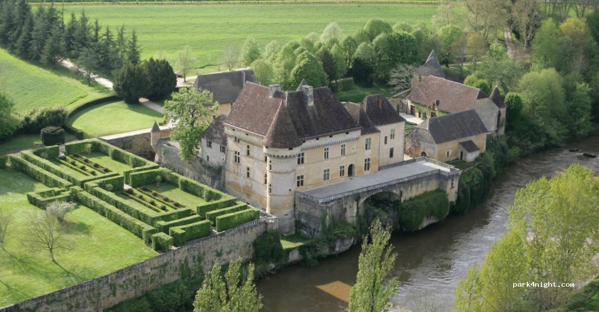(24290) Thonac - Allée du Château de Losse — foto