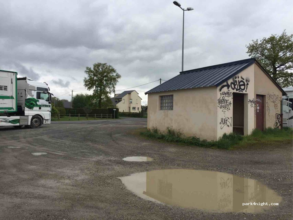 (12450) Flavin - 5018A Rue de la Tricherie — foto
