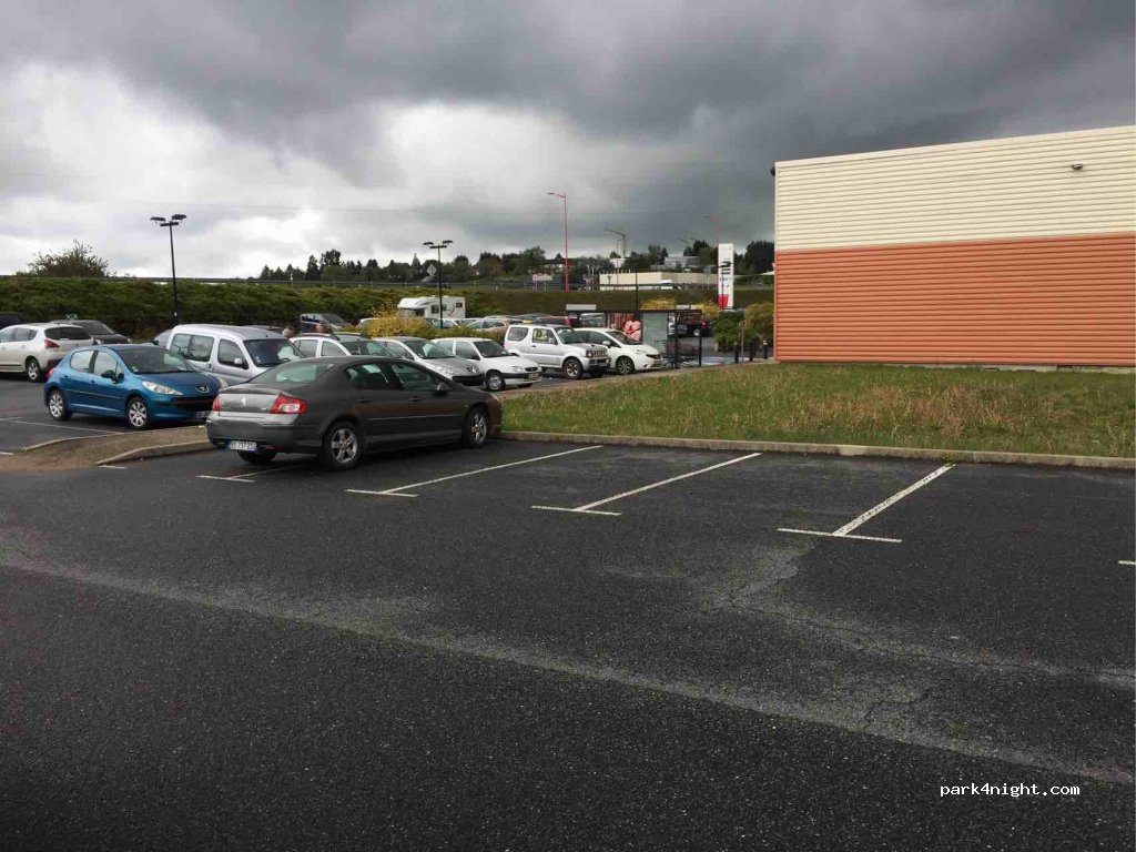 (12160) Baraqueville - Avenue de Rodez — foto