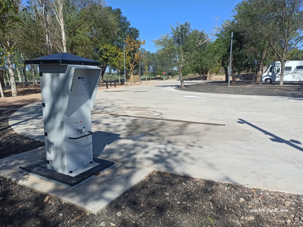 Área de autocaravanas Cabanillas — foto 2