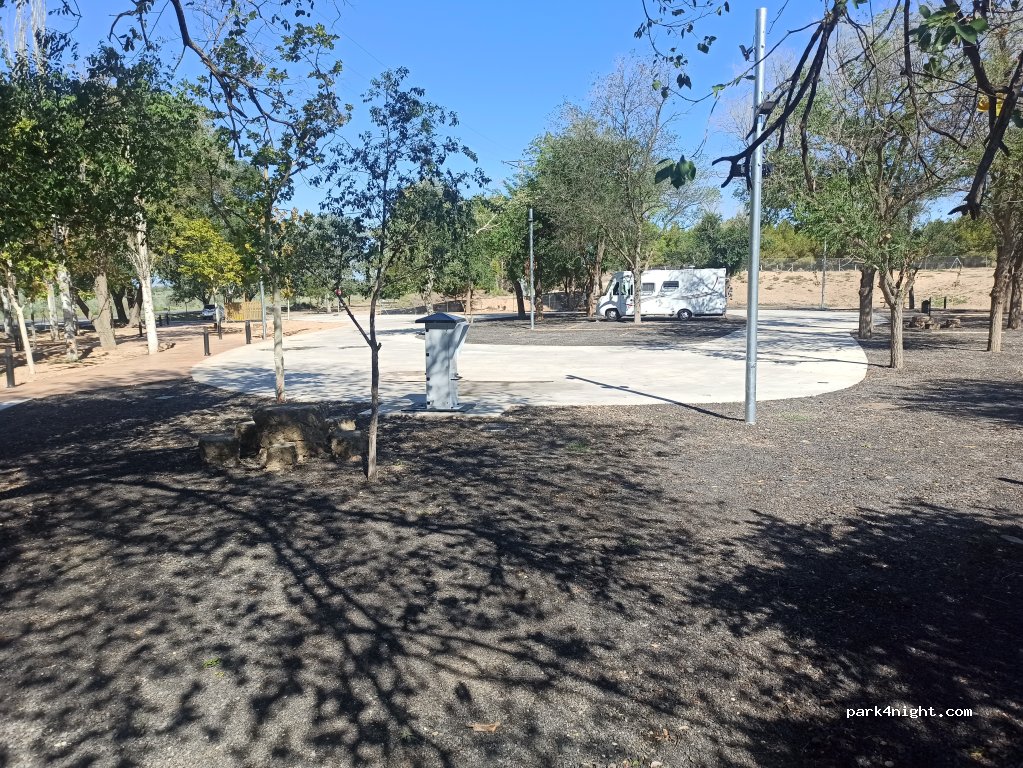 Área de autocaravanas Cabanillas — foto 3
