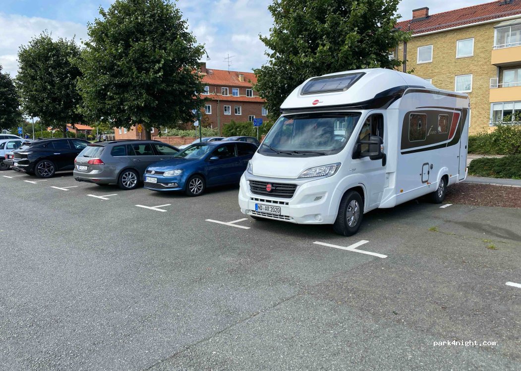 (272 32) Simrishamn - Stenbocksgatan — foto 2
