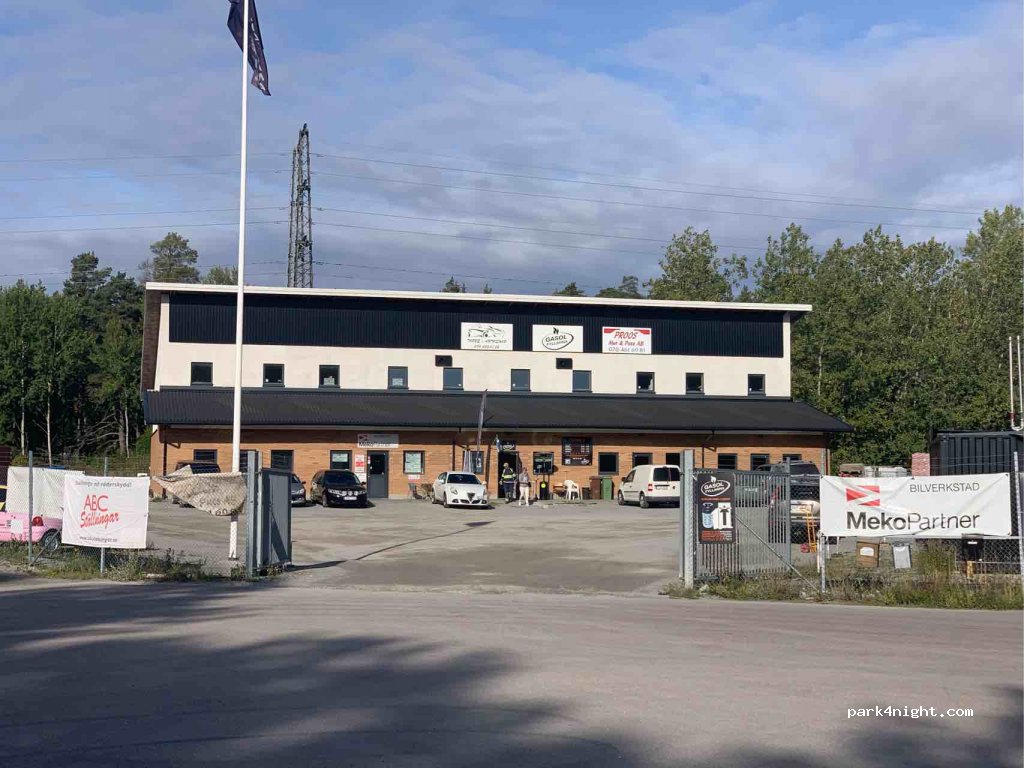 (745 39) Enköping - 18 Romgatan — foto