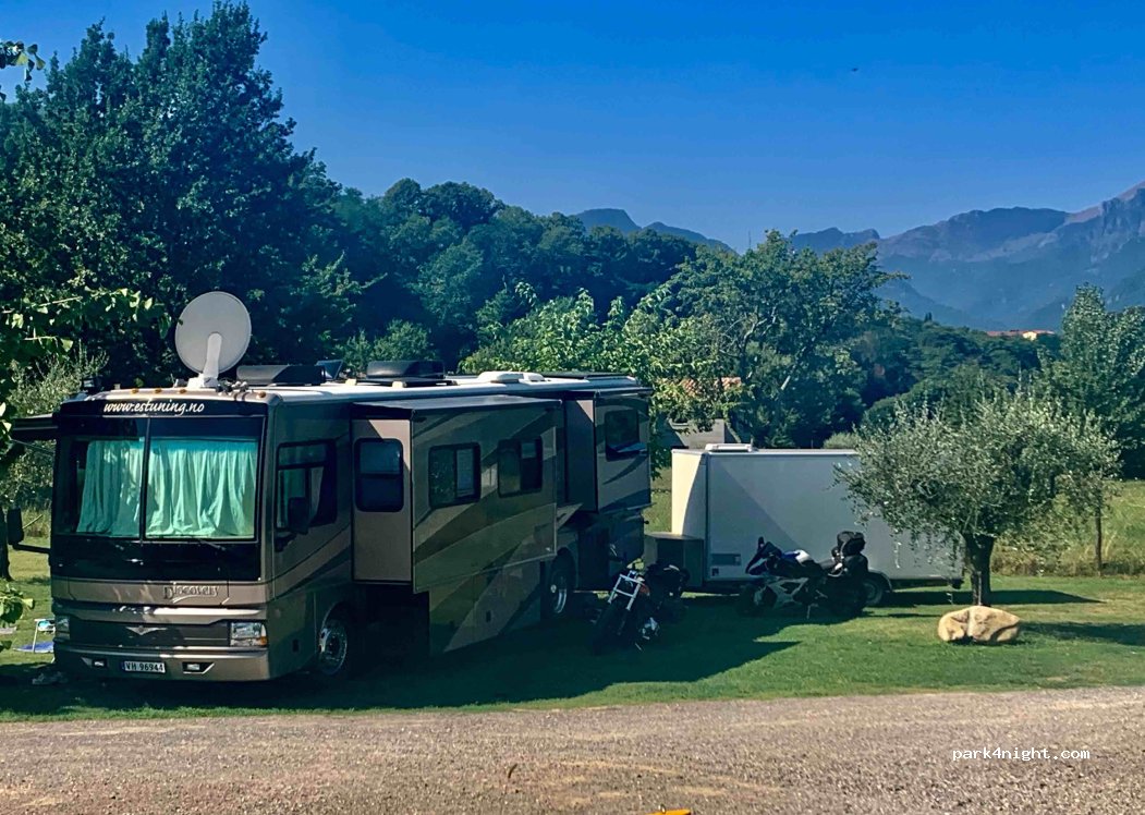Area Sosta Camper - La Cantina Del Vino Barga — foto 4