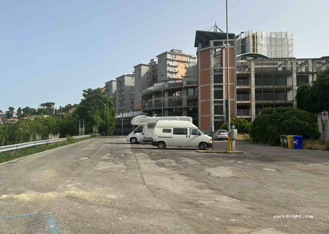 Area sosta camper Macerata — foto 2