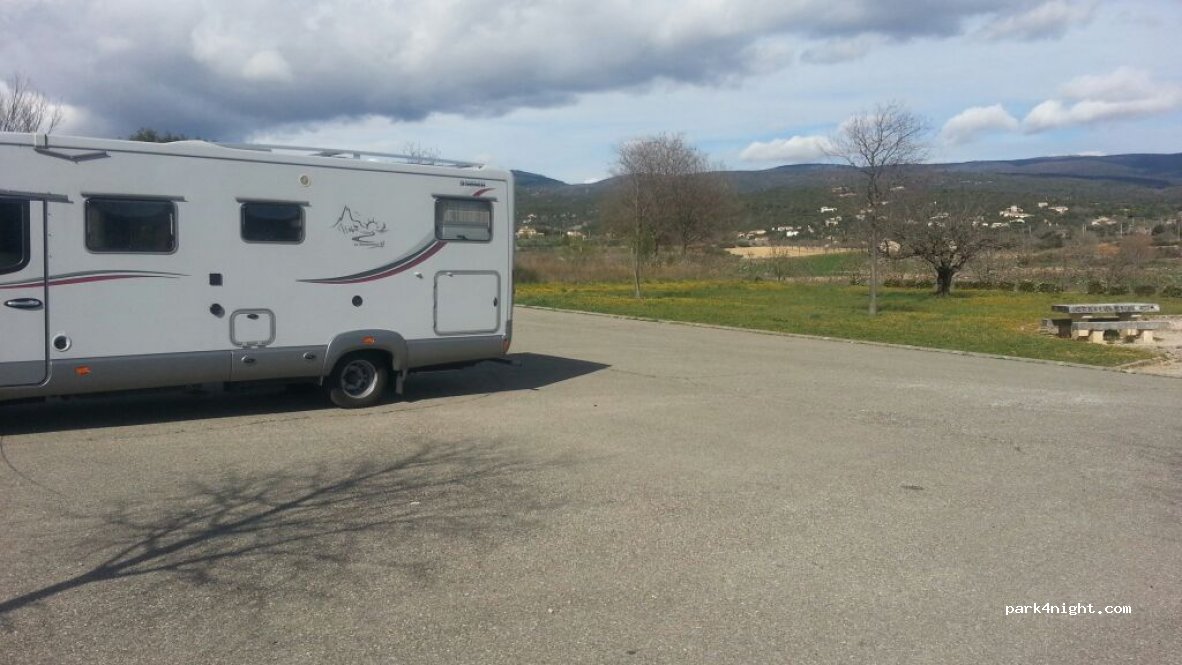 (84490) Saint-Saturnin-lès-Apt - D943 — foto 3