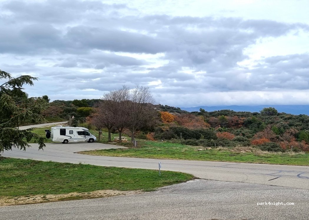(84220) Gordes - Route de Murs — foto