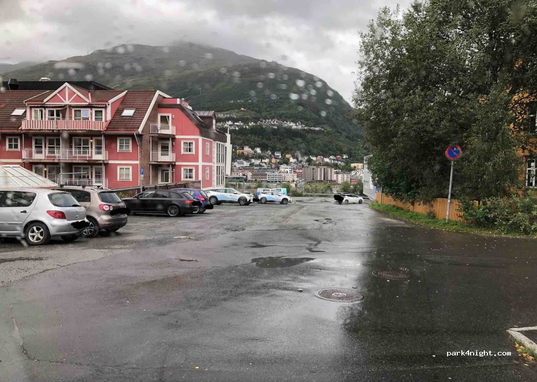 (8516) Narvik - 6 Alleen — foto