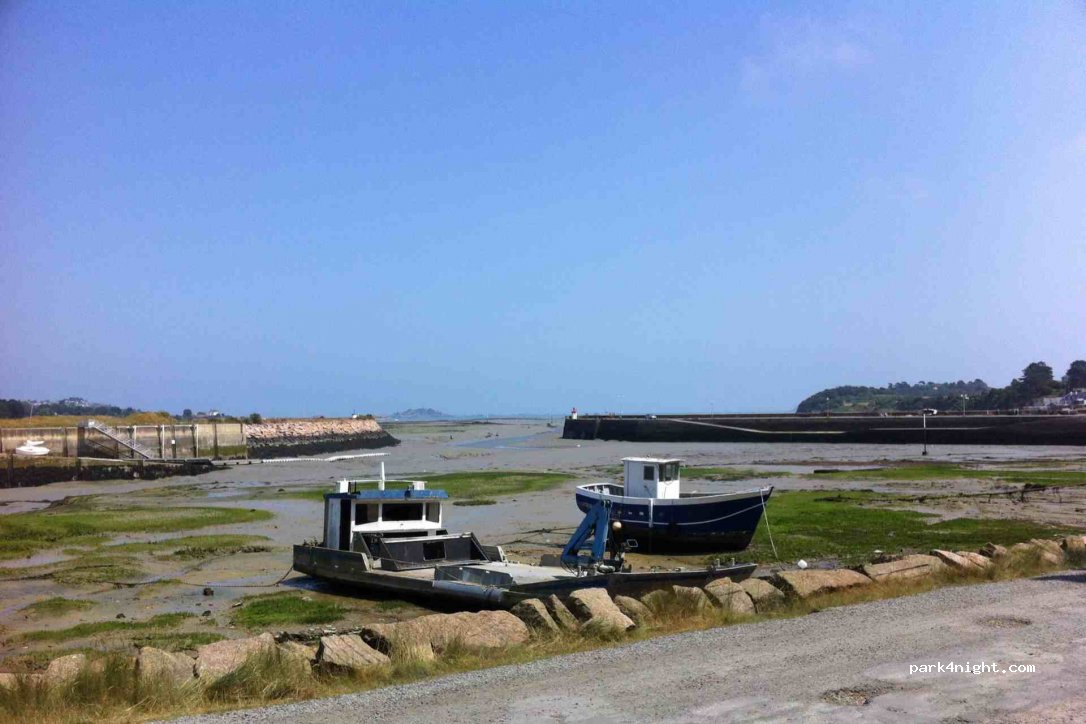 (22620) Loguivy de la mer - parking du port — foto 2