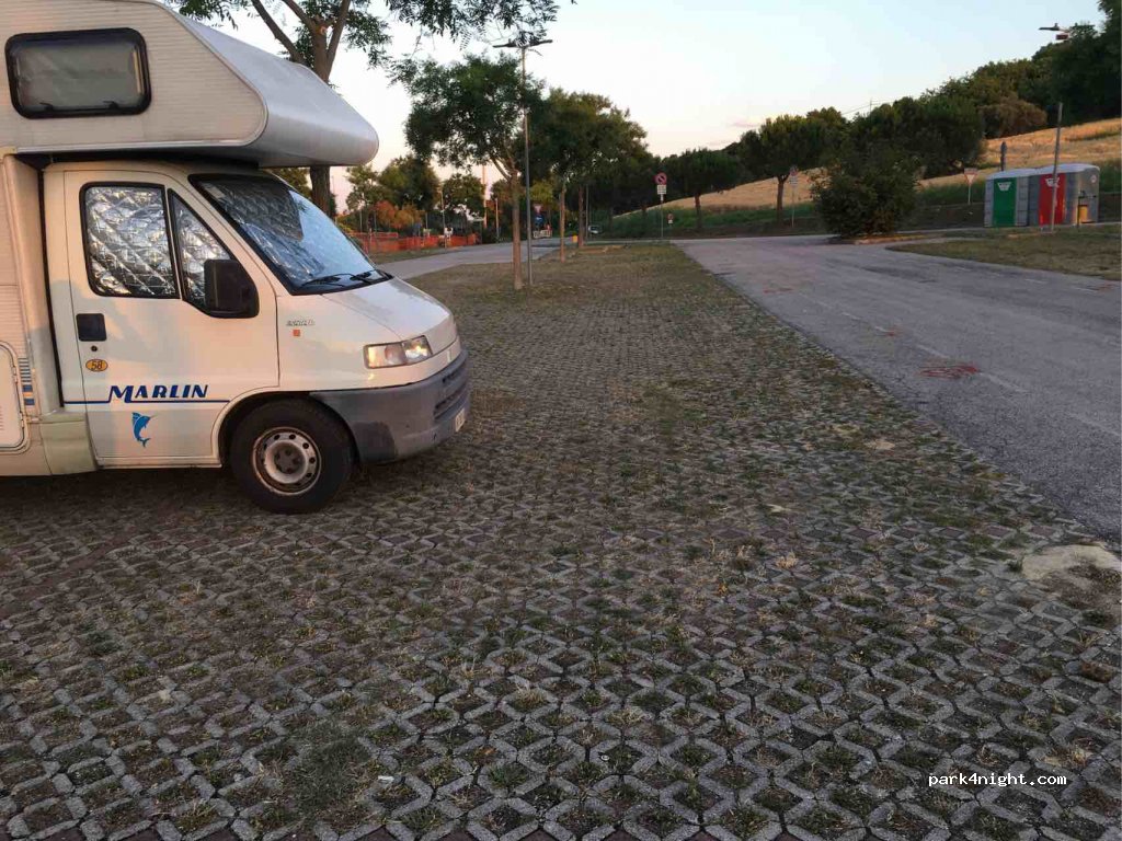 (64025) Pineto - Viale delle rose — foto