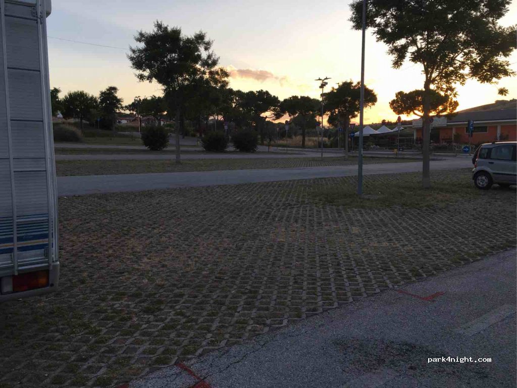 (64025) Pineto - Viale delle rose — foto 3
