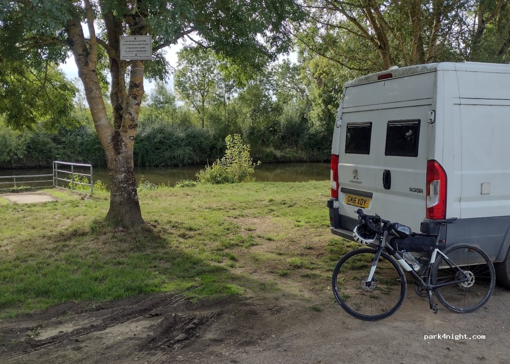 (85540) Le Champ-Saint-Père - Unnamed Road — foto 3
