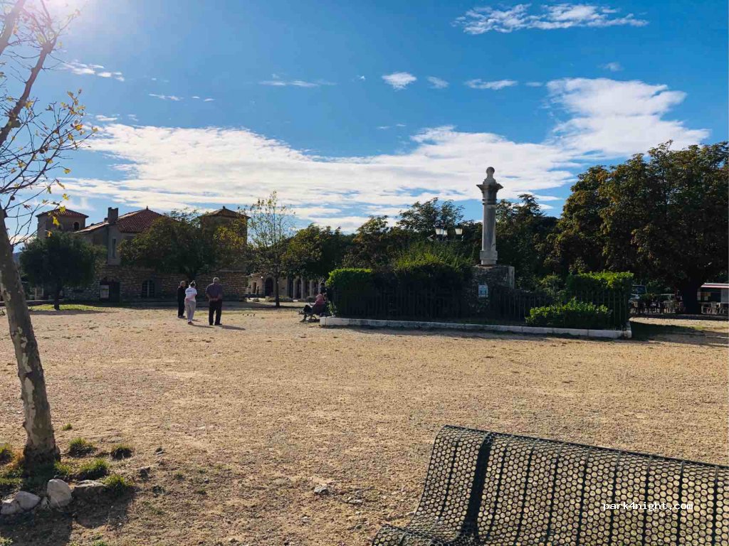 (83440) Mons - 6 Place Saint-Sébastien — foto 3