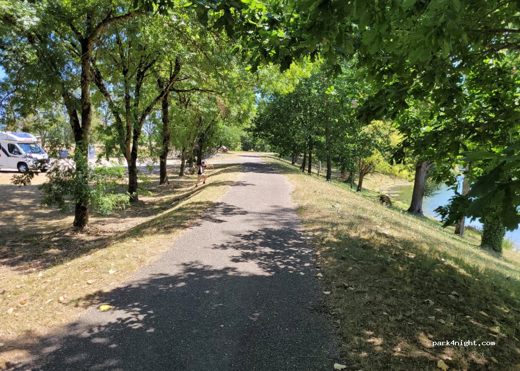 (82360) Lamagistère - Unnamed Road — foto 4