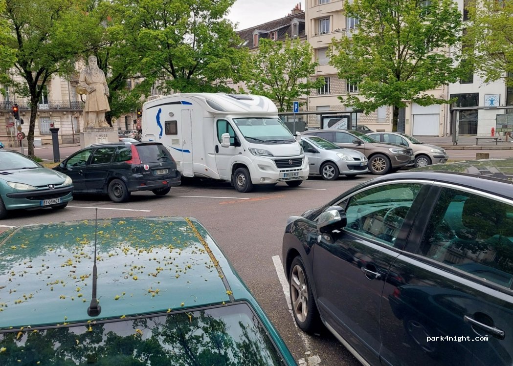 (21000) Dijon - 6 Place Auguste Dubois — foto 3