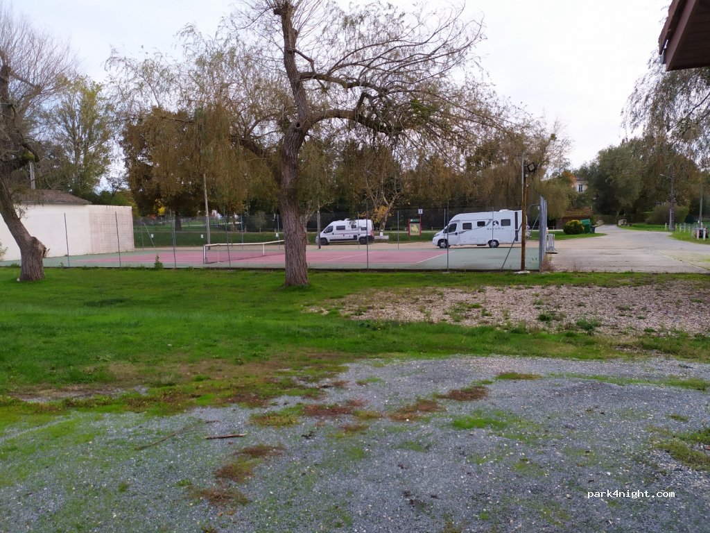 (33124) Aillas - Parc des sports — foto 2