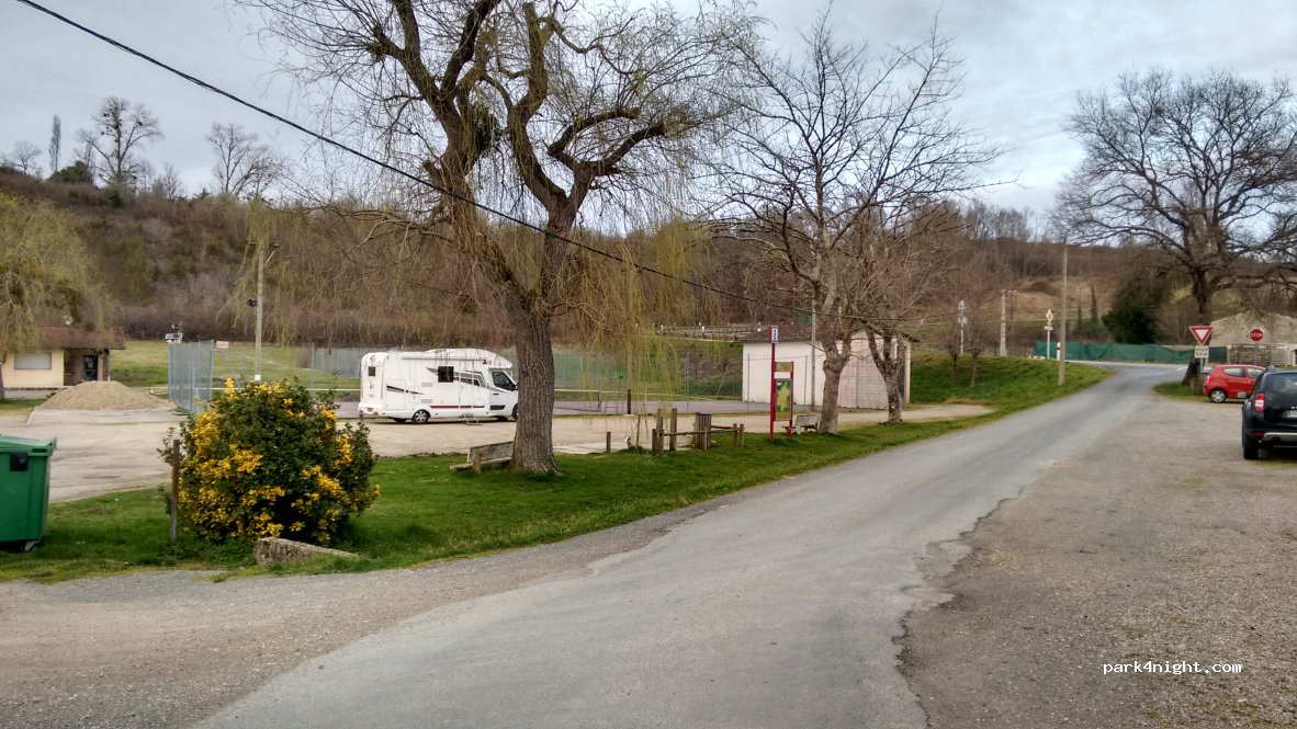 (33124) Aillas - Parc des sports — foto 3