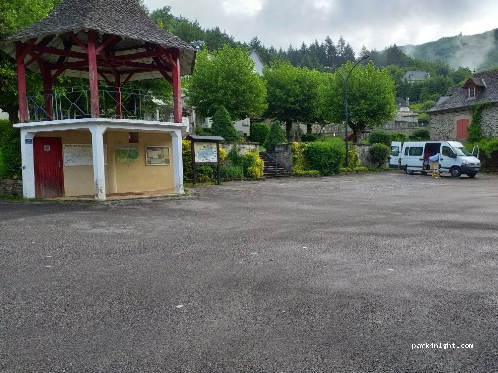 (46130) Laval-de-Cère - Le Bourg — foto