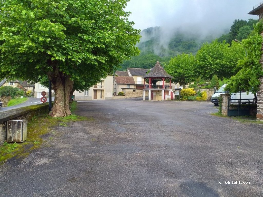 (46130) Laval-de-Cère - Le Bourg — foto 3