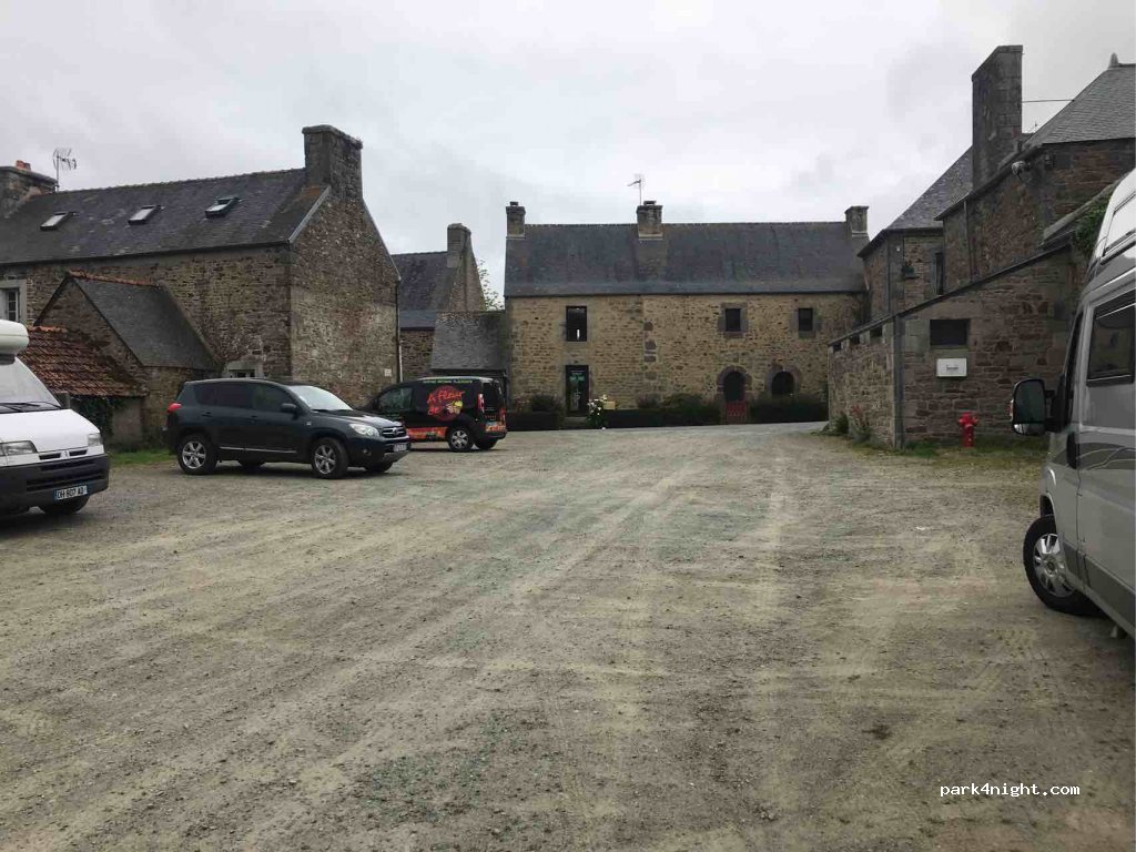 (22310) Plufur - 2 Place Jean Moulin — foto