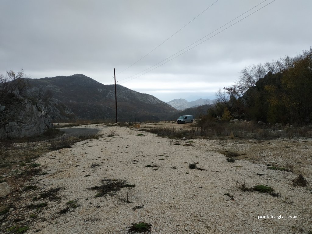 () Budva/Cetinje - Seitenstraße — foto 2