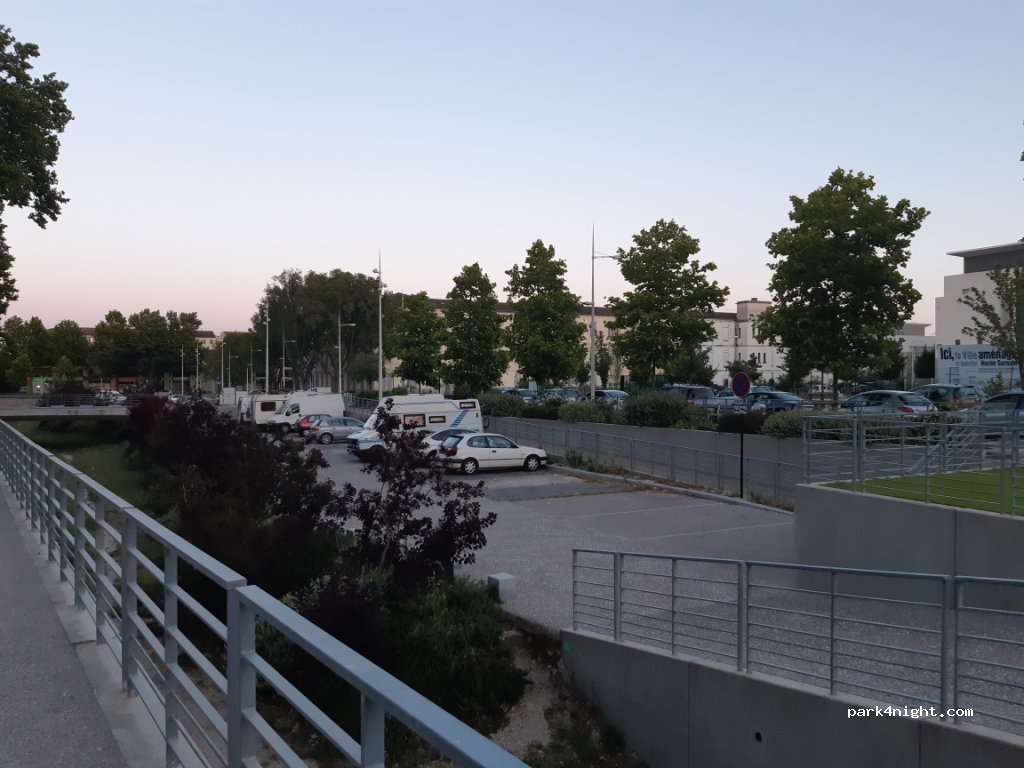 (30000) Nîmes - 55 Rue Vincent Faïta — foto 2