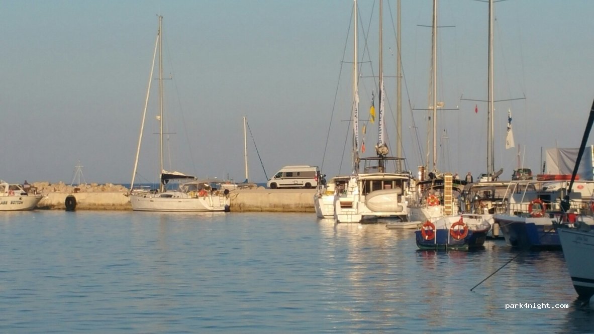 (290 91) Agios Nikolaos - unamed road — foto