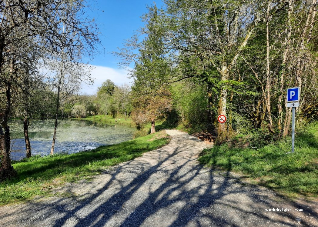 (24210) La Bachellerie - Unnamed Road — foto