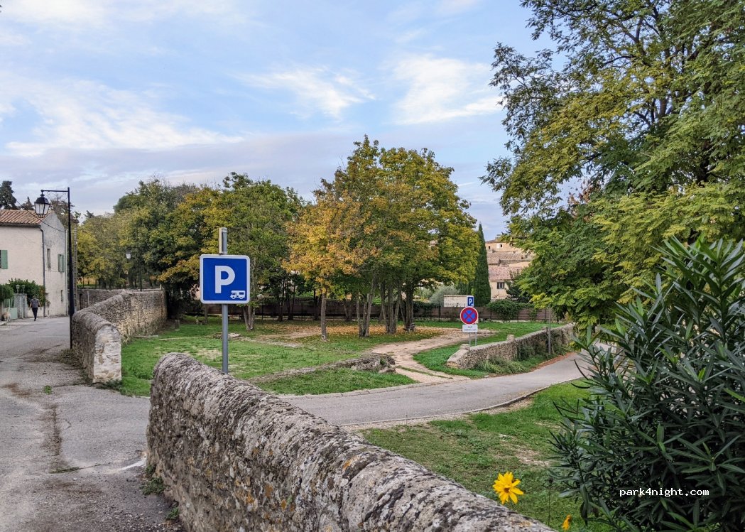 (26790) Rochegude - 126 Rue du Portail — foto