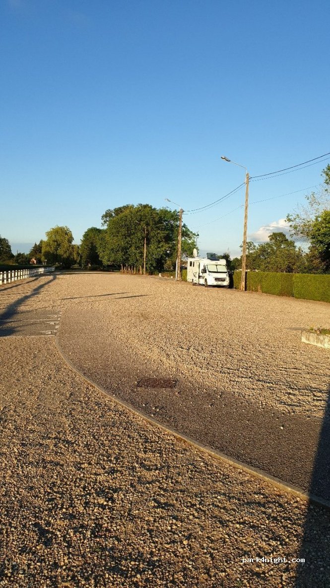 (18210) Charenton-du-Cher - 19 Rue du Château de la Grave — foto 2