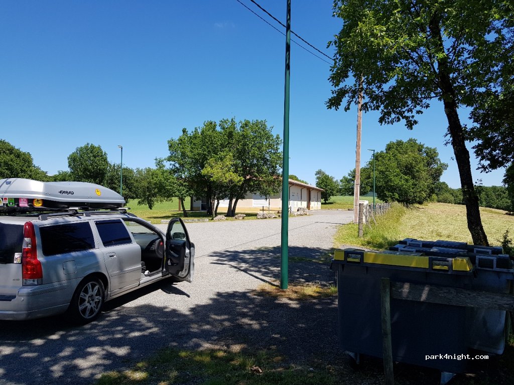 (81170) Bournazel - D8 — foto