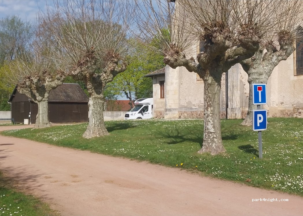 (03410) Lignerolles - 7 Rue des Perches — foto 2