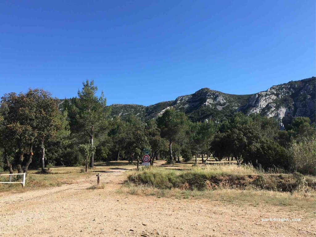(13210) Saint-Rémy-de-Provence - Unnamed Road — foto 3