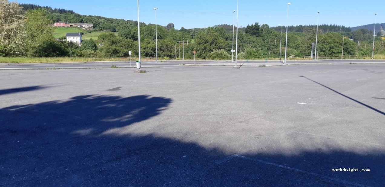 (27004) Lugo - Acceso Complexo Deportivo Palomar — foto