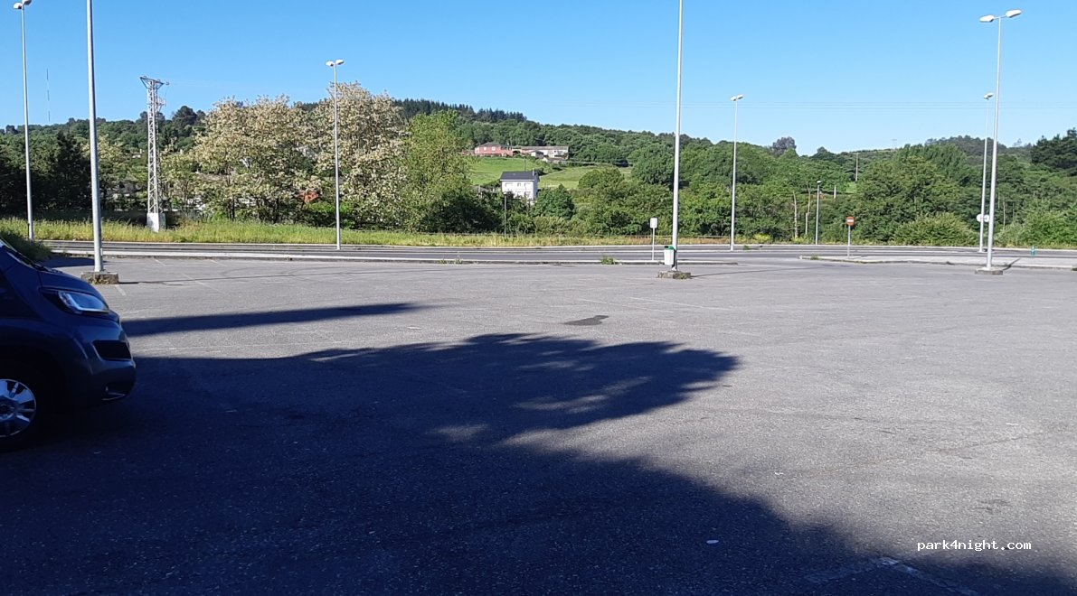 (27004) Lugo - Acceso Complexo Deportivo Palomar — foto 3