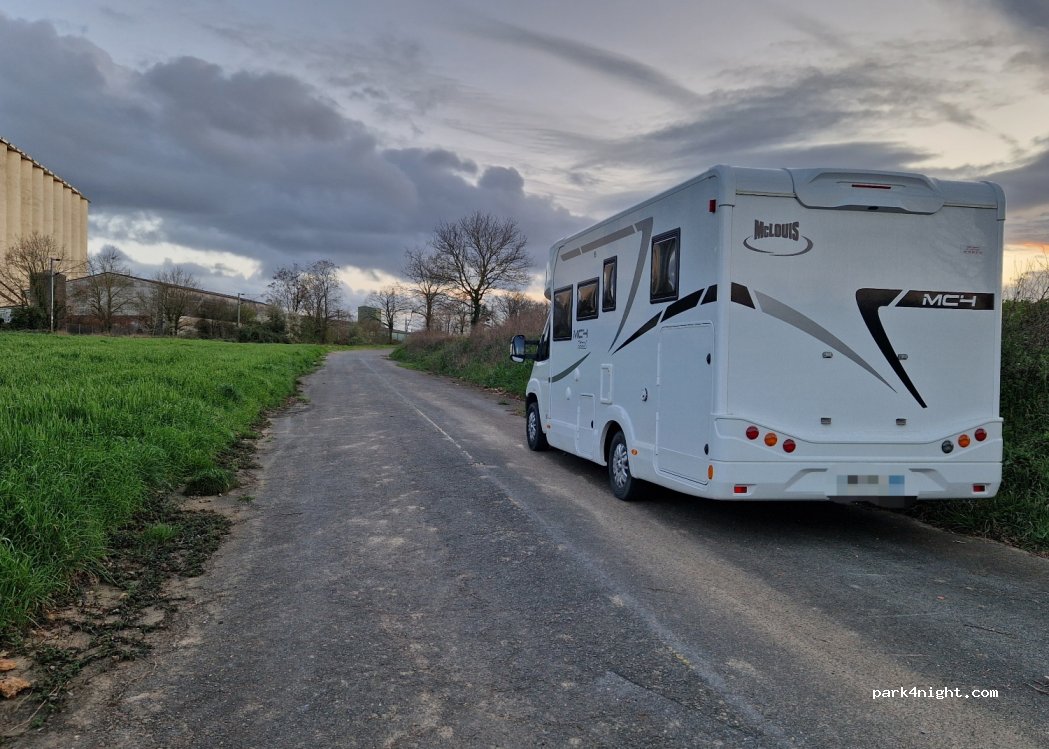 (86600) Lusignan - unnamed road — foto