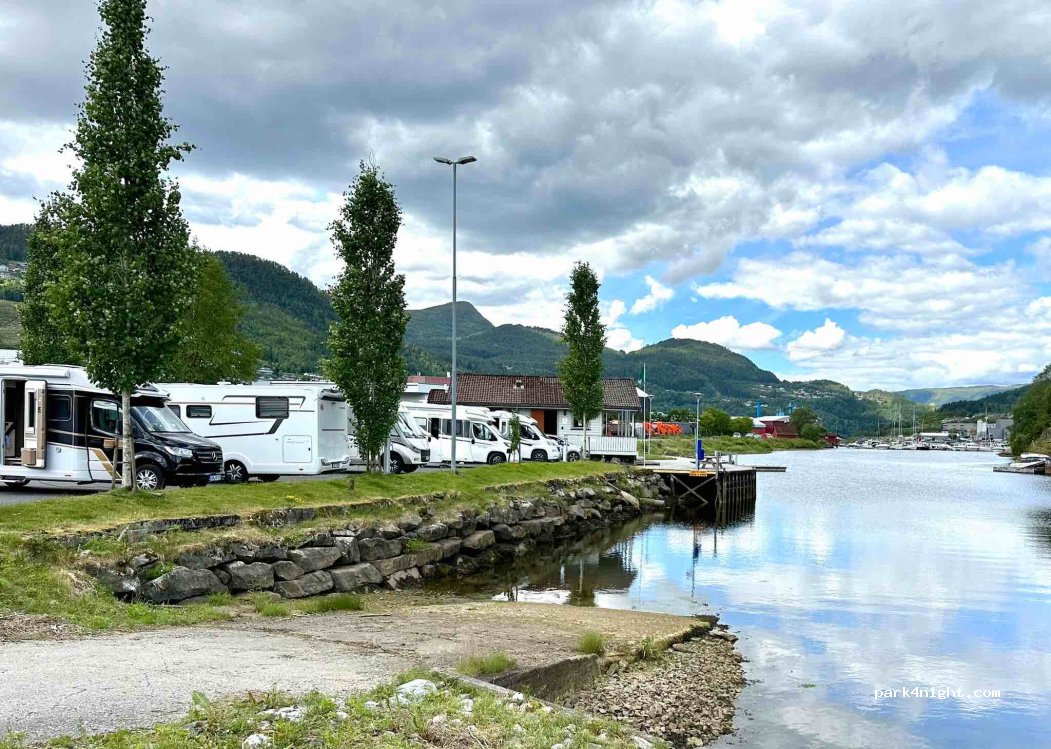 (6800) Førde - 22 Firdavegen — foto 3