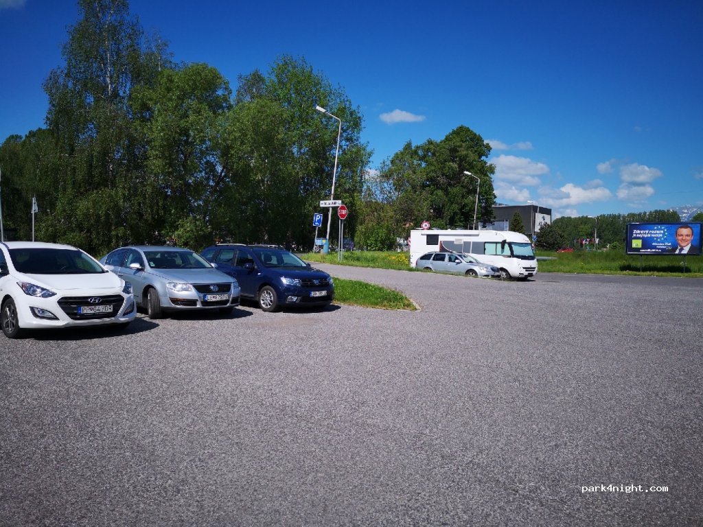 (058 01) Poprad - 69 Športová — foto
