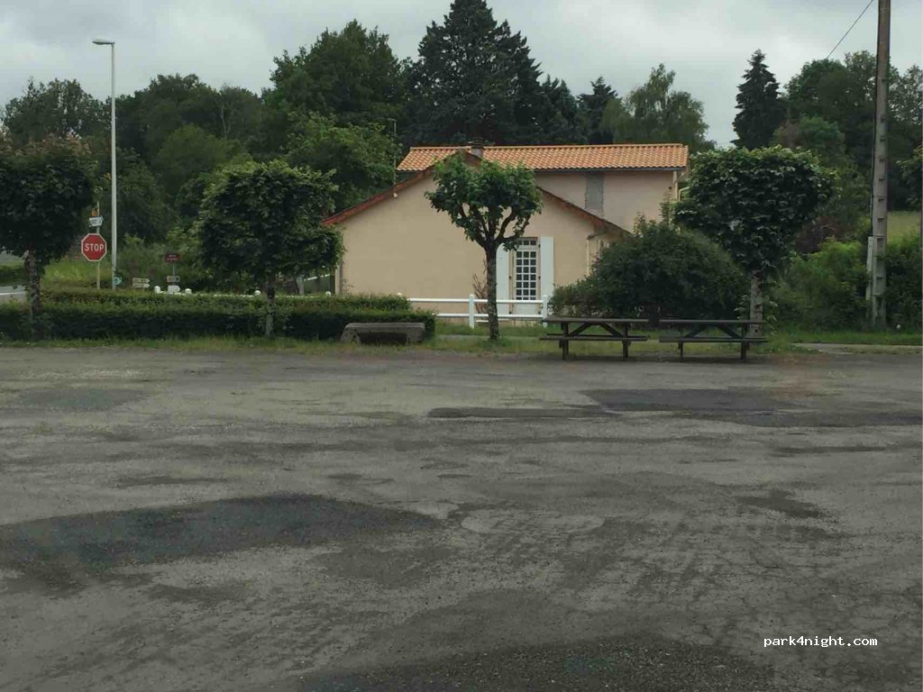 (16490) Alloue - 2 Route de Champagne Mouton — foto