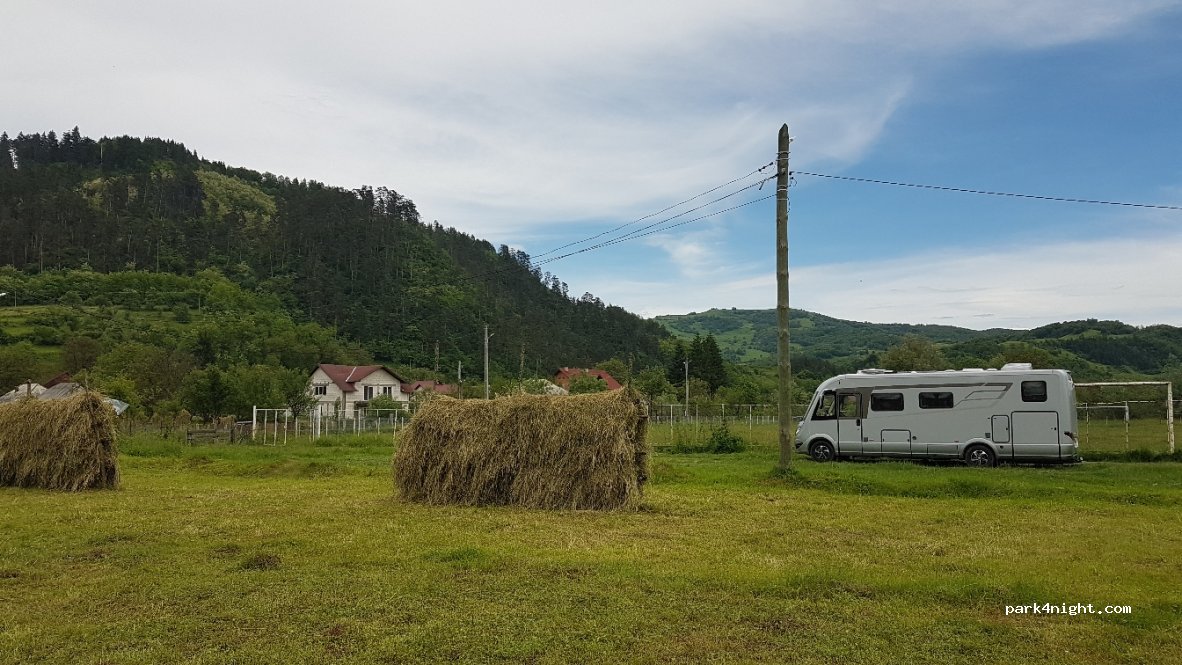 (437320) Rozavlea - Unnamed Road — foto