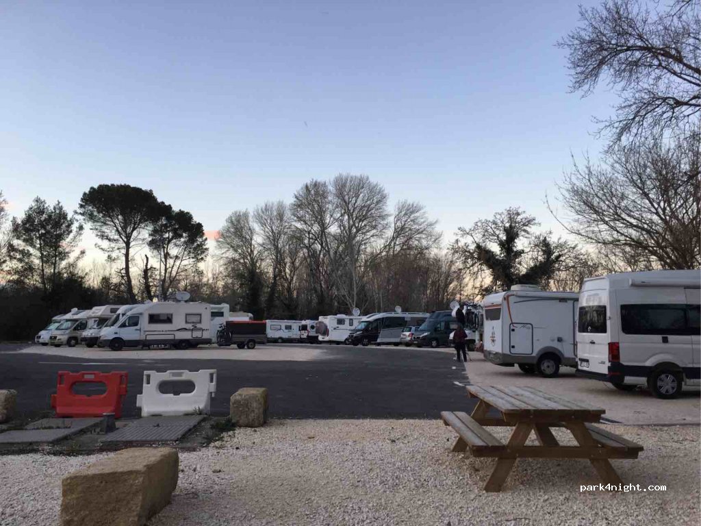 (30210) Remoulins - 14B Av. du Pont du Gard — foto
