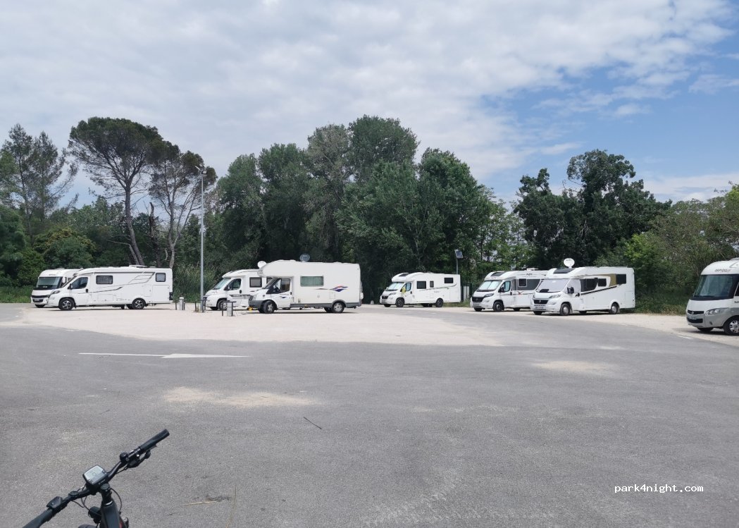 (30210) Remoulins - 14B Av. du Pont du Gard — foto 2
