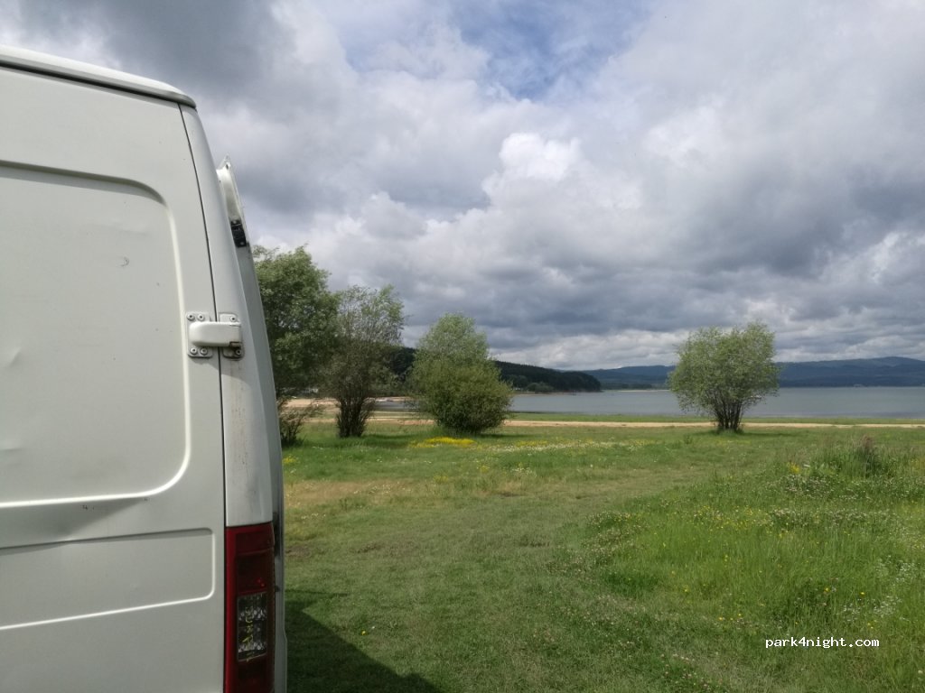 () Iskar lake - — foto