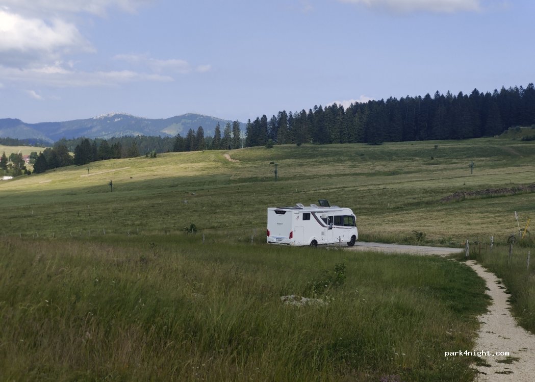 (25300) Les Fourgs - Unnamed Road — foto 2