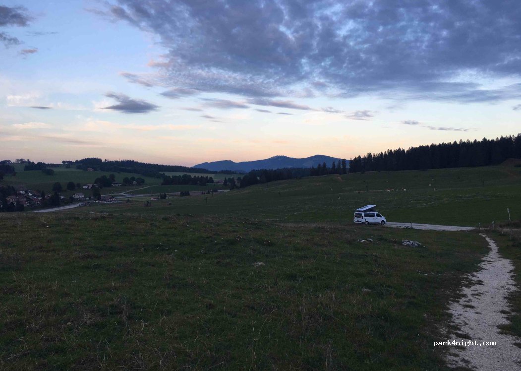 (25300) Les Fourgs - Unnamed Road — foto 4