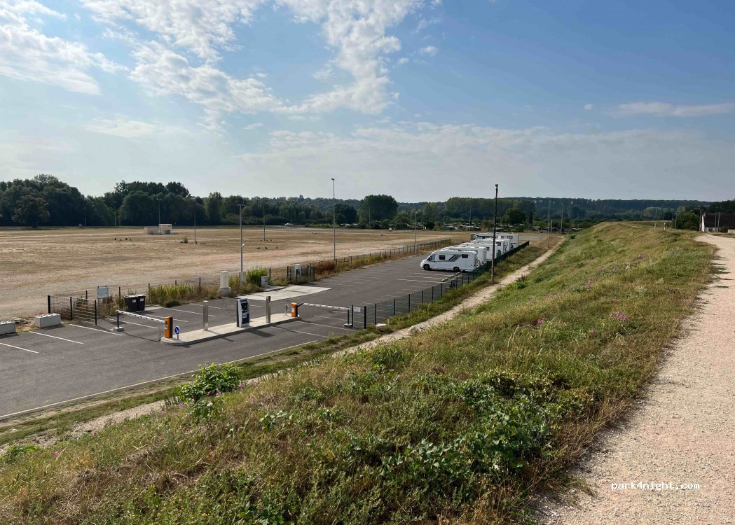 Aire de camping-cars Blois — foto