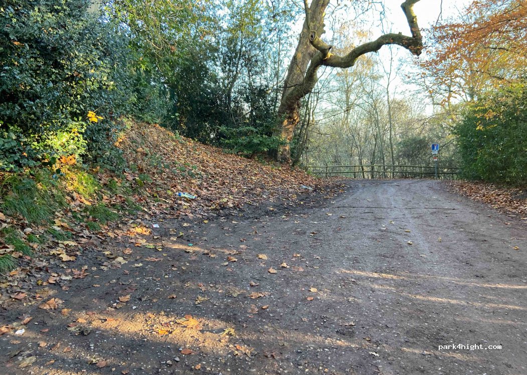 (TW20 0LG) Englefield Green - unamed road — foto 2