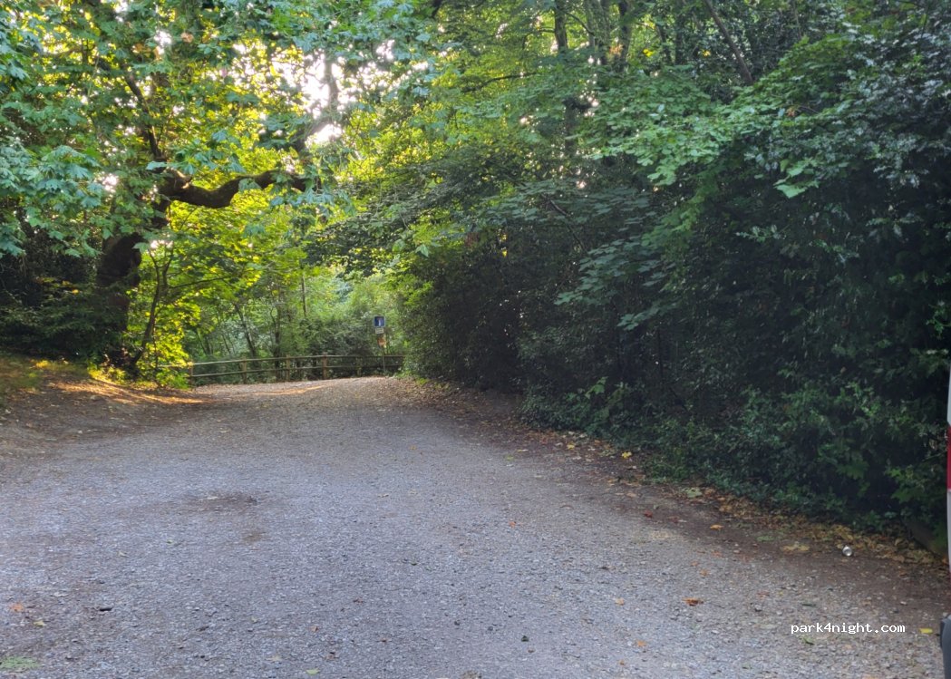 (TW20 0LG) Englefield Green - unamed road — foto 4